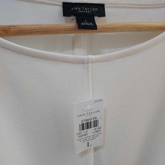 BRAND NEW Cream Size L Ann Taylor Factory Twist Knot Blouse - Picture 3 of 3